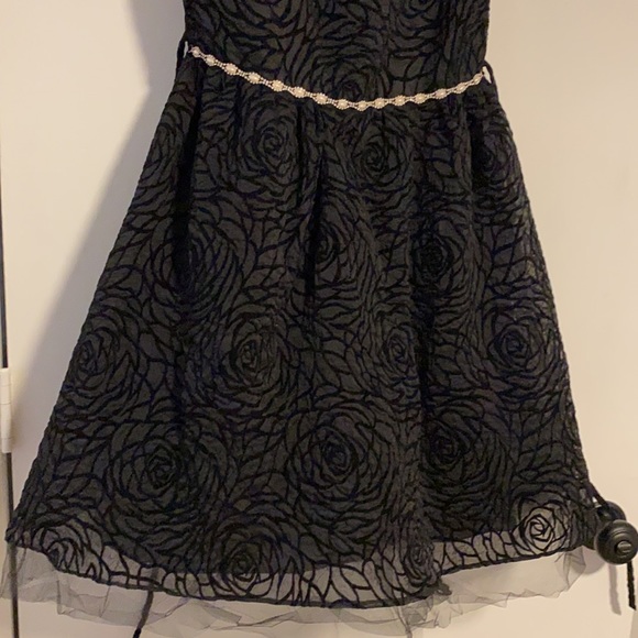 Black velvet girls party dress - Picture 6 of 6